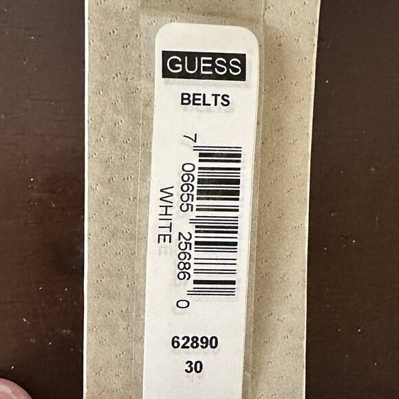 GUESS Men’s White Belt Size 30 Faux Leather Casual Fashion Accessory - Picture 2 of 2